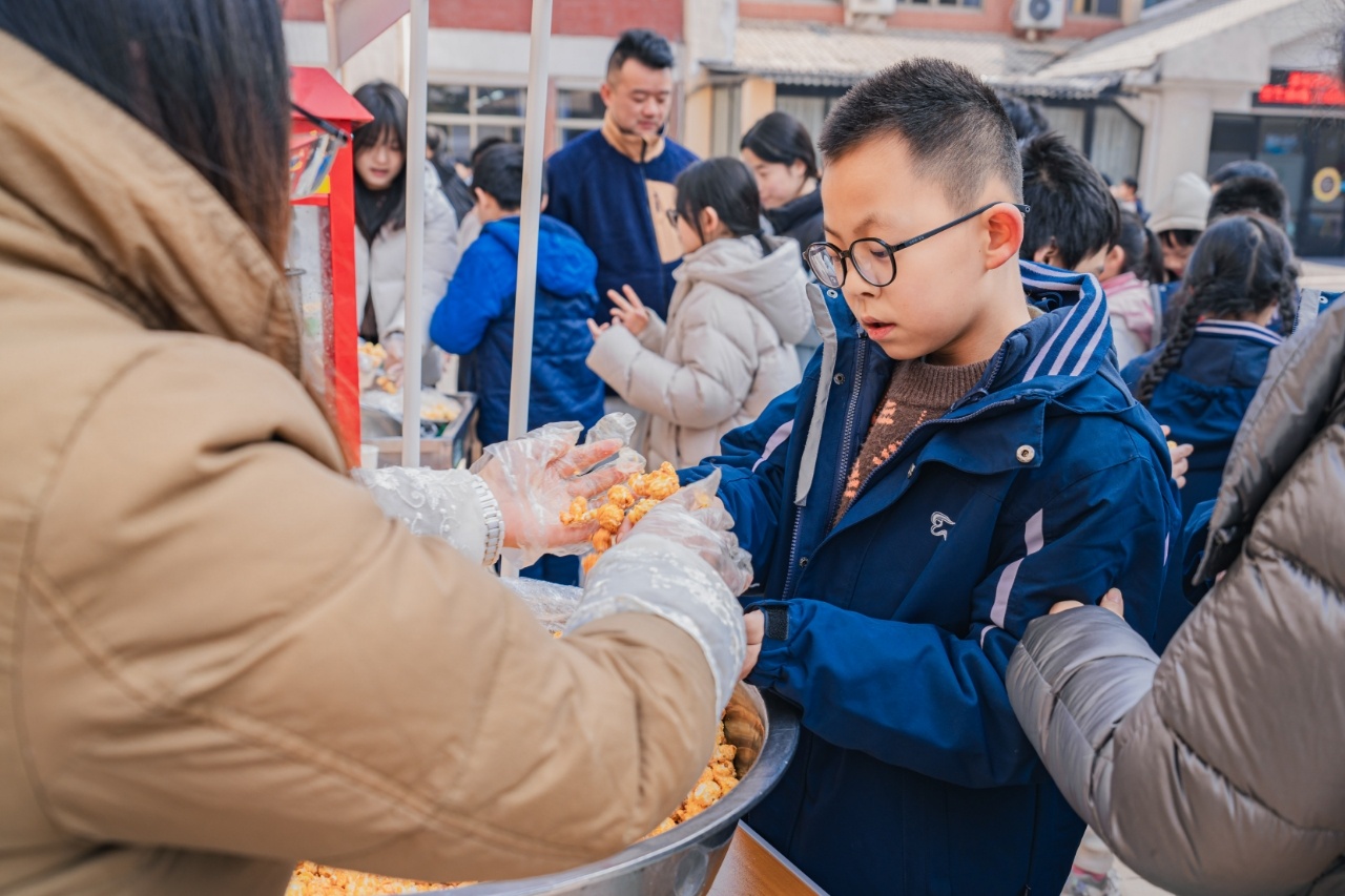 【长沙碧桂园学校潇湘美食节】1月23日，长沙碧桂园学校潇湘美食节热闹开场，从甜到