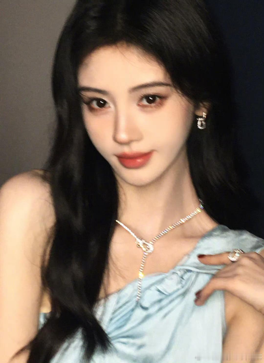 jjy鞠婧祎阿黛 jjy鞠婧祎苏绿夏最近好不顺利 好想哭好想你