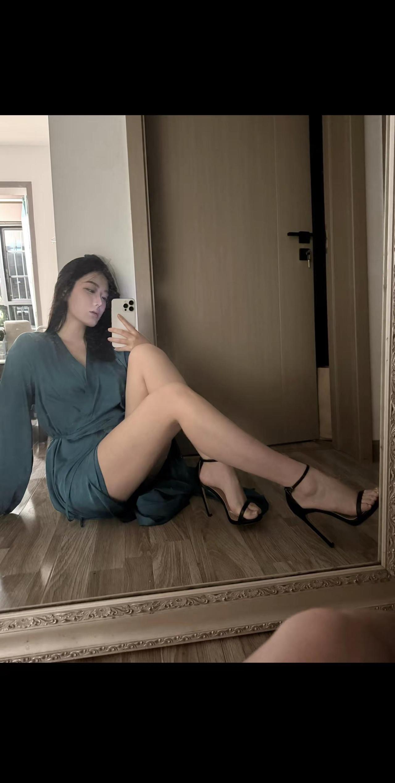 一个永远不会离开的爱人。对镜子拍 辣妹穿搭 穿搭穿搭 台球必学技巧