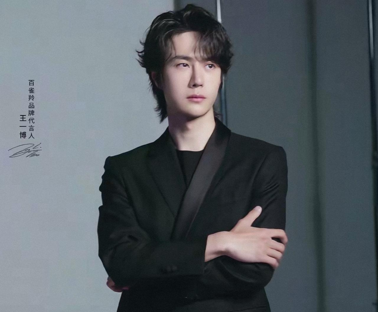 君子如玉，温润而泽
锋芒内敛，棱角深藏
时尚感和东方气韵在王一博身上完美融合