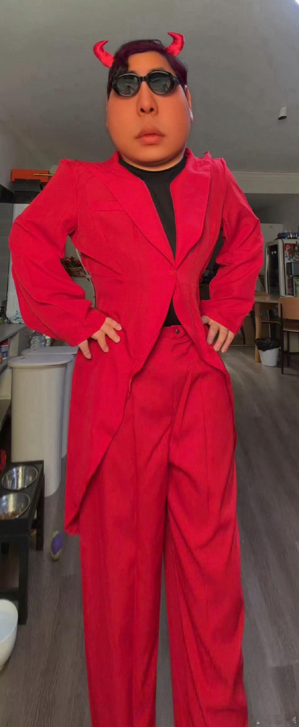 桃黑黑万圣节帅照 谢谢。 ​​​