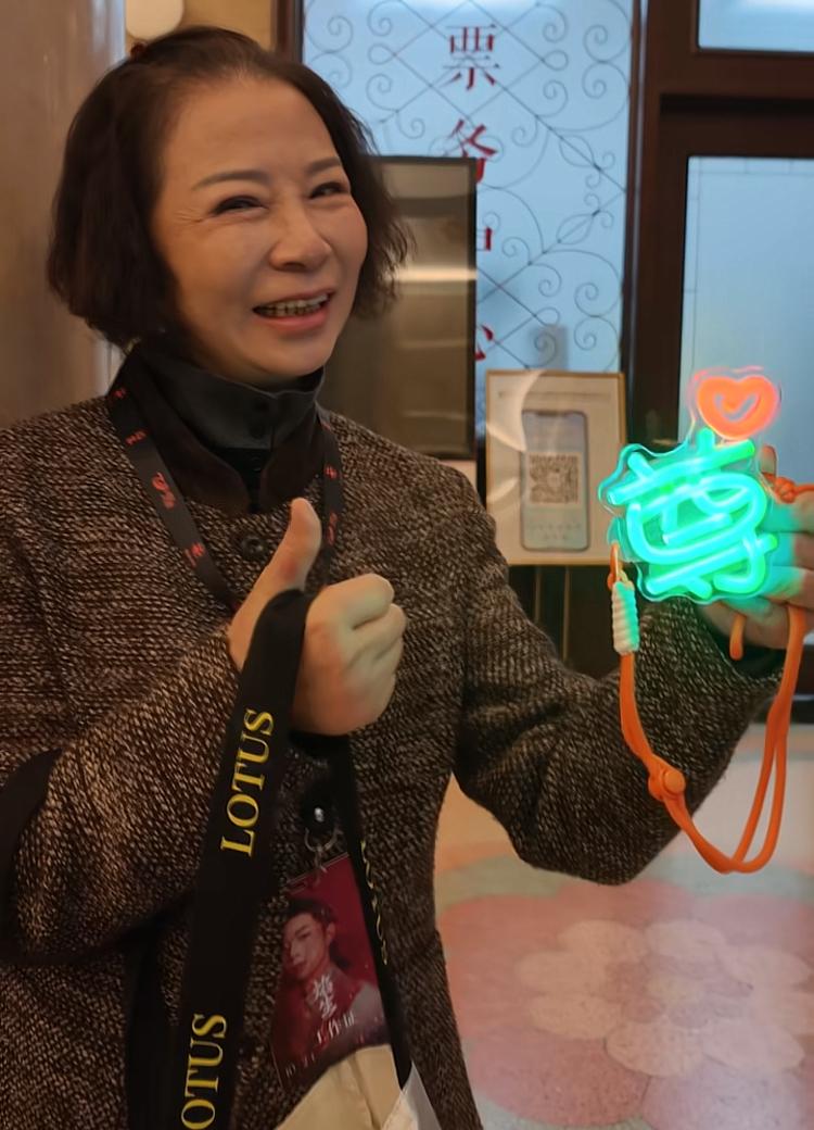 霍尊的母亲