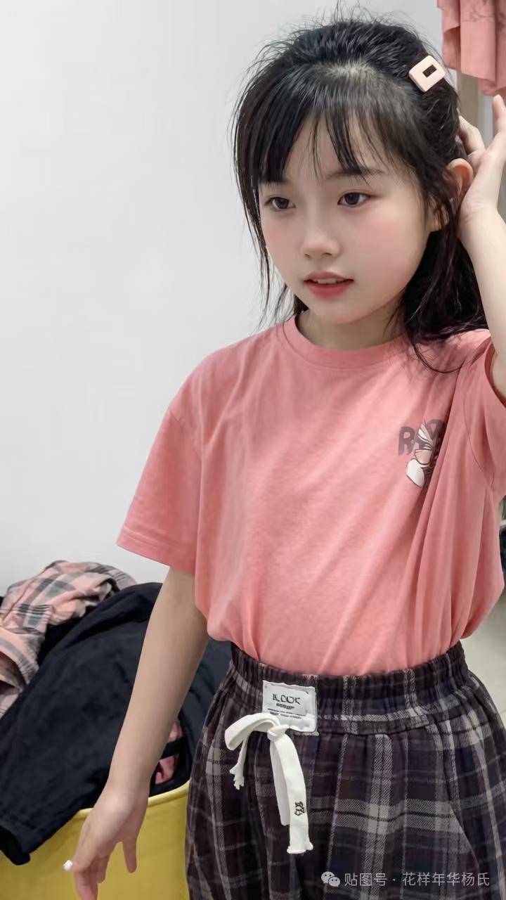 别人夸你家孩子说：你家孩子真懂事！
不说：瞎凑合（打击孩子积极性）
要说：随我，