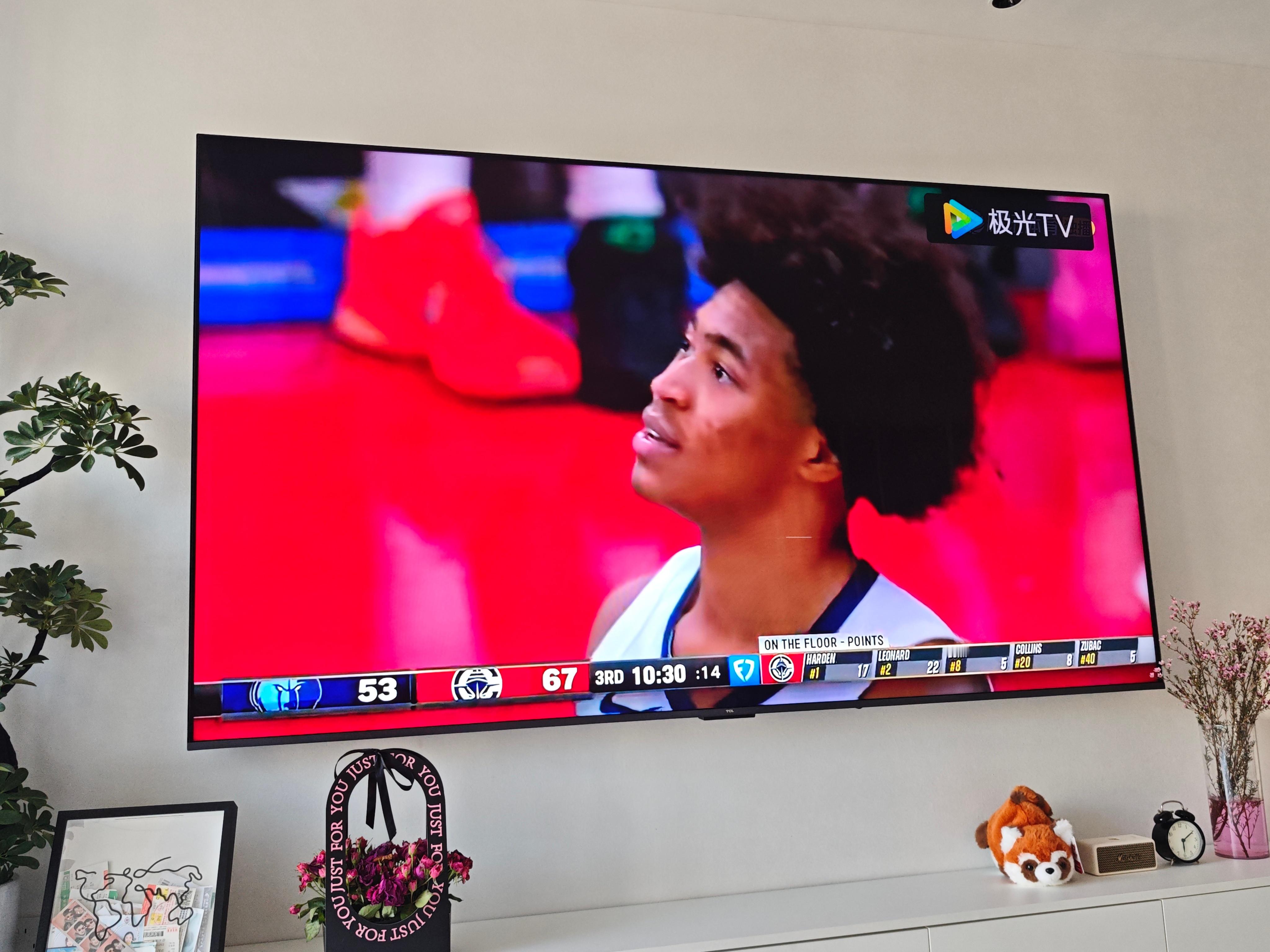 周末在家看球真的舒服安逸