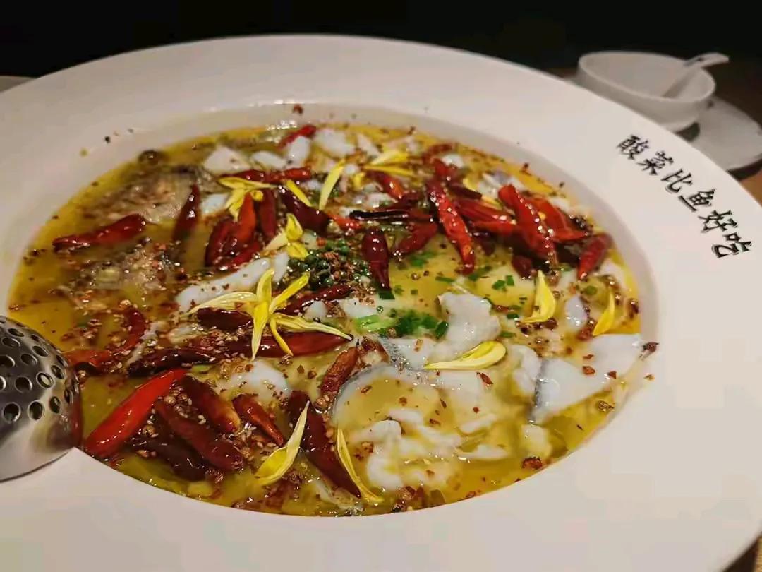 7分钟上齐3道菜！太二酸菜鱼“活鱼现做”遭质疑，客服：鲜活门店是活鱼现杀，其余门