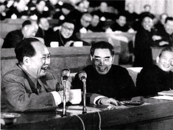 #历史上的今日# 1961年11 月 12 日 晚上，在钓鱼台十二号楼主持召开有