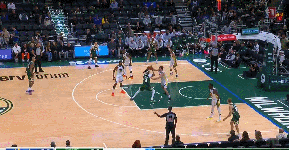 金州勇士[超话]NBA球迷社区计划 简单看一下这两场的比赛：勇士大多时候防守轮转