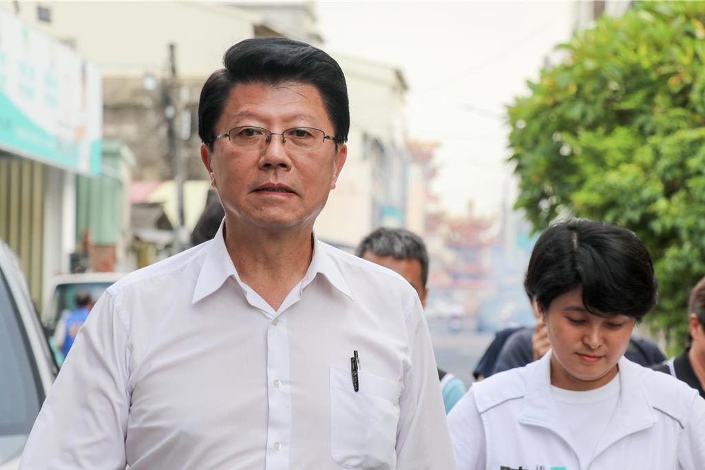 谢龙介在台南打“地道战”。
资深媒体人朱凯翔9月16日在节目中公开透露，谢龙介和