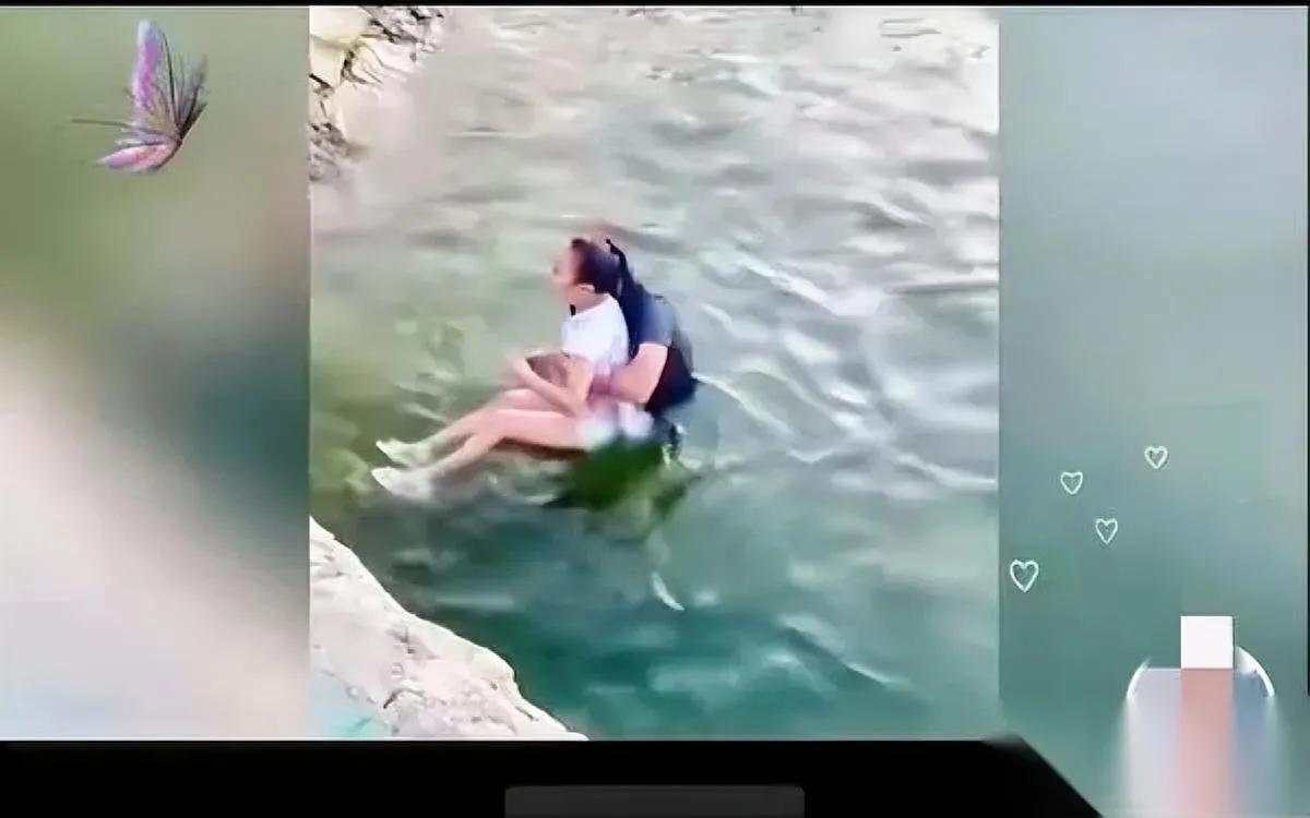 “手机没了，孩子活了。”

钓鱼大哥一句自嘲冲上热搜。

我盯着那十条中华和崭新