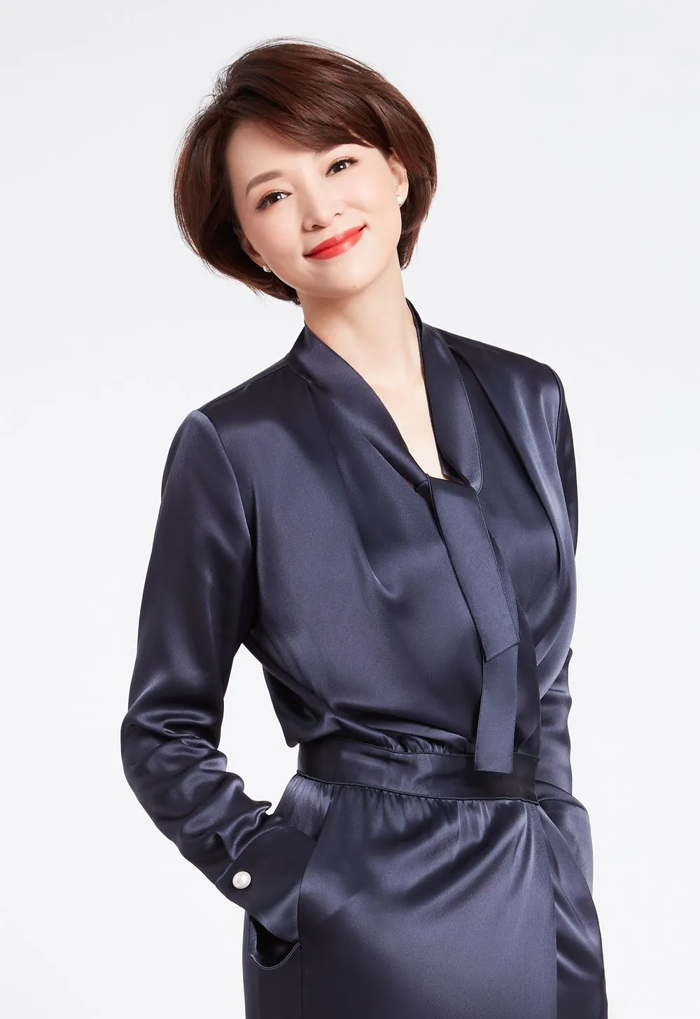 央视主持人董卿本月正式复工最新工作照曝光