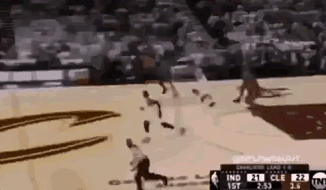 詹姆斯教你如何从中线开始两步半扣篮，简直太残暴了，多运一下都算我输[捂脸][捂脸