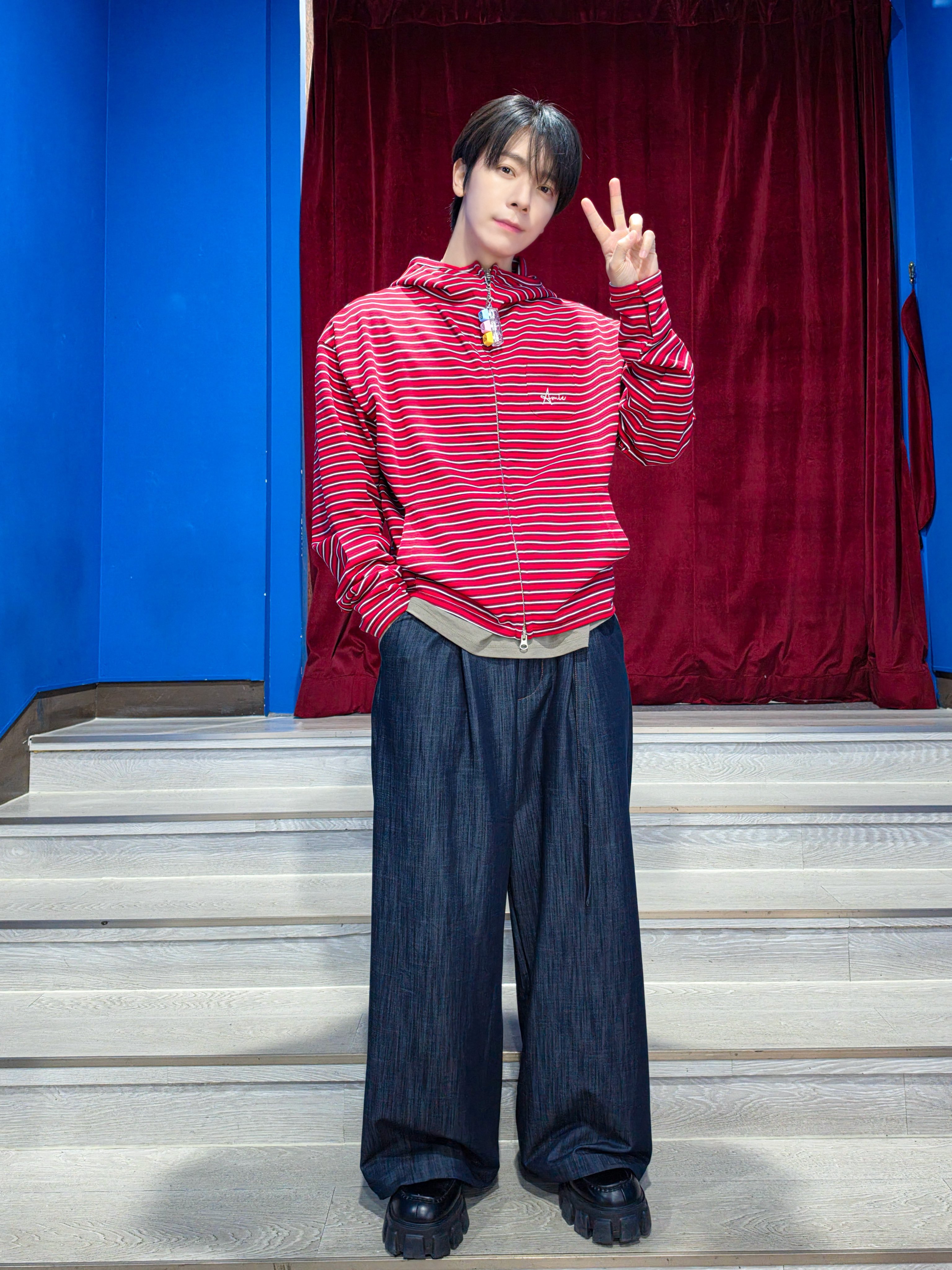 “CB百蓝_。260422 D&E official更新李东海 相关：[📸]D