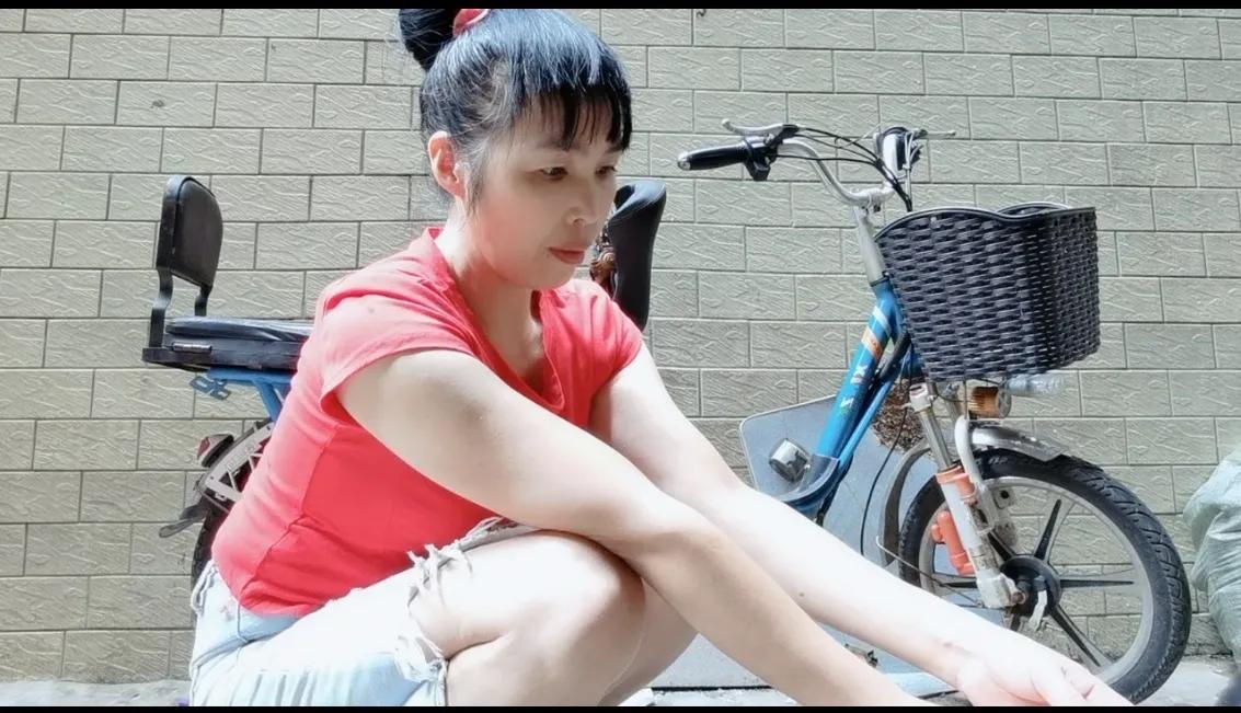 大家好，我是个离异六年都没嫁出的女人，因为我的好朋友也是离异的女人，她现在也不找