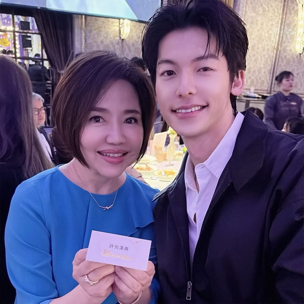 我老公许光汉今天在陈汉典lulu婚礼自拍陈汉典lulu婚礼