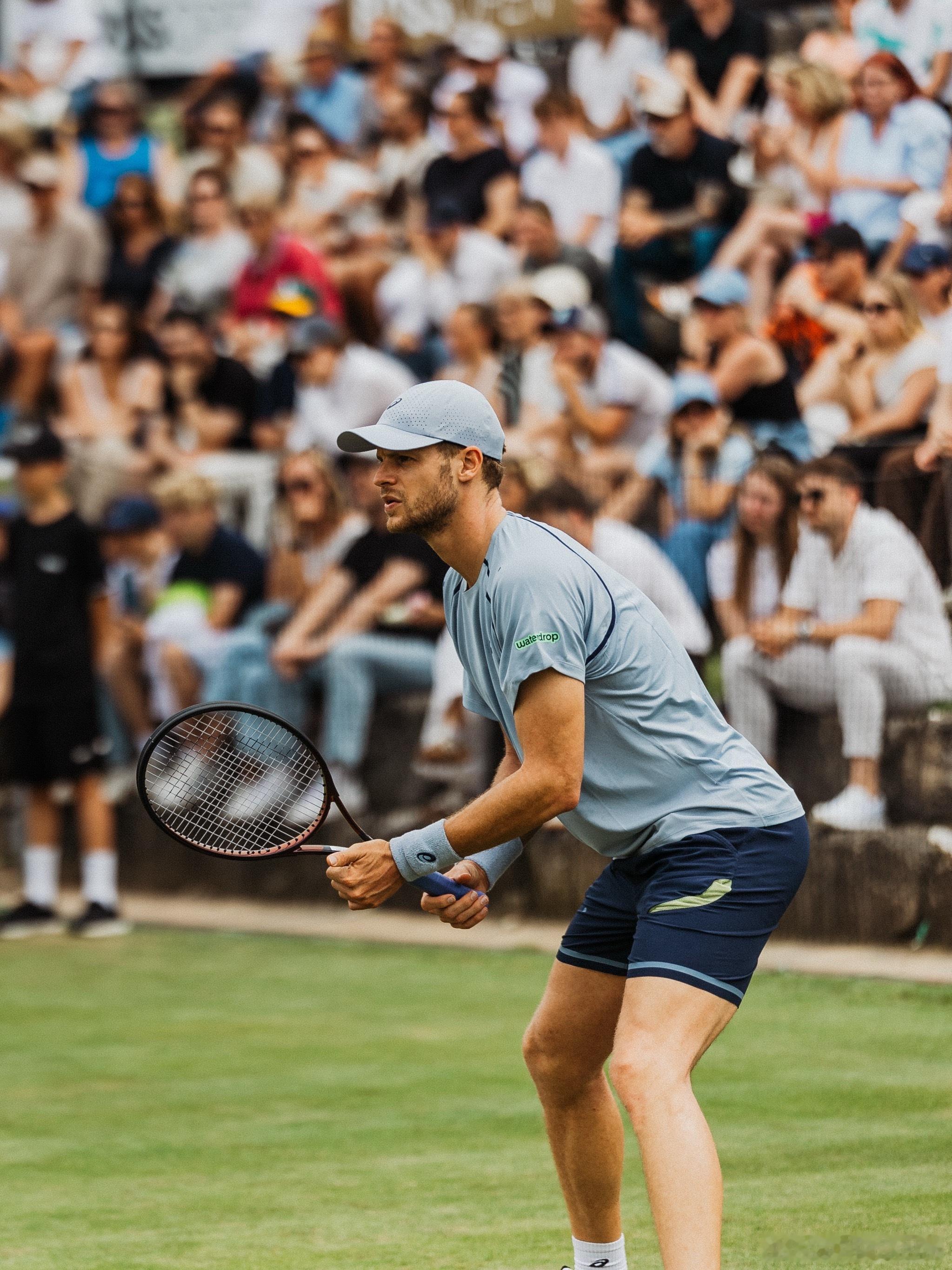 ATP250 斯图加特公开赛首轮即时比分：汉夫曼 7-6(5) 7-6(4) 科