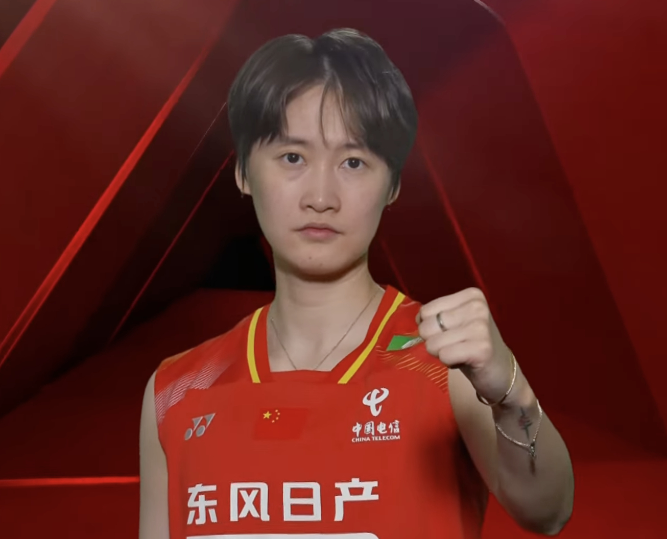 二单：陈雨菲🇨🇳 vs 🇯🇵宫崎友花，比赛马上开始！尤杯中日大战中国羽毛