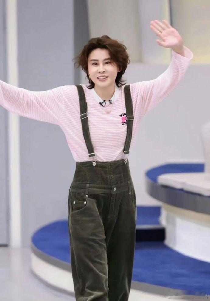 王濛手绘表情包 乘风直播 以前只知道濛主赛场气场超强，没想到私下还有这么可爱细腻