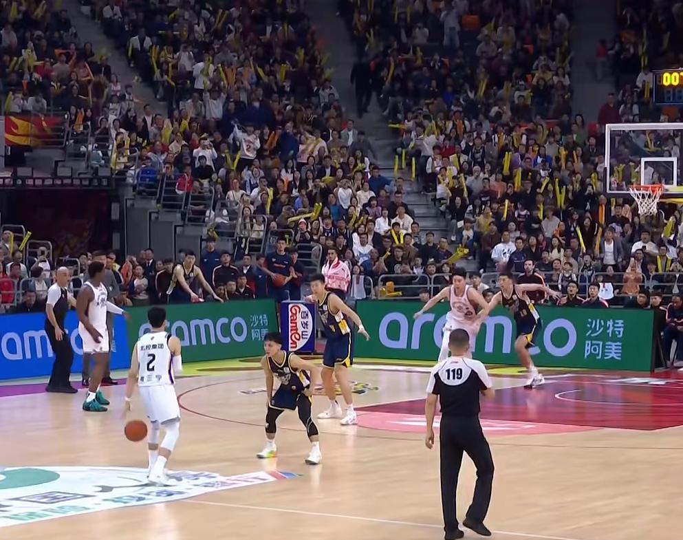 北控绝杀广东，有一说一，胡明轩、徐杰与廖三宁根本不是一个级别！
广东忙活了一整晚