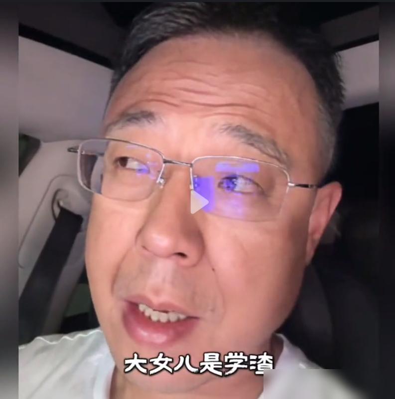 “到底谁才算有出息？”

我活了大半辈子，以前跟这个父亲的想法简直一模一样，张嘴