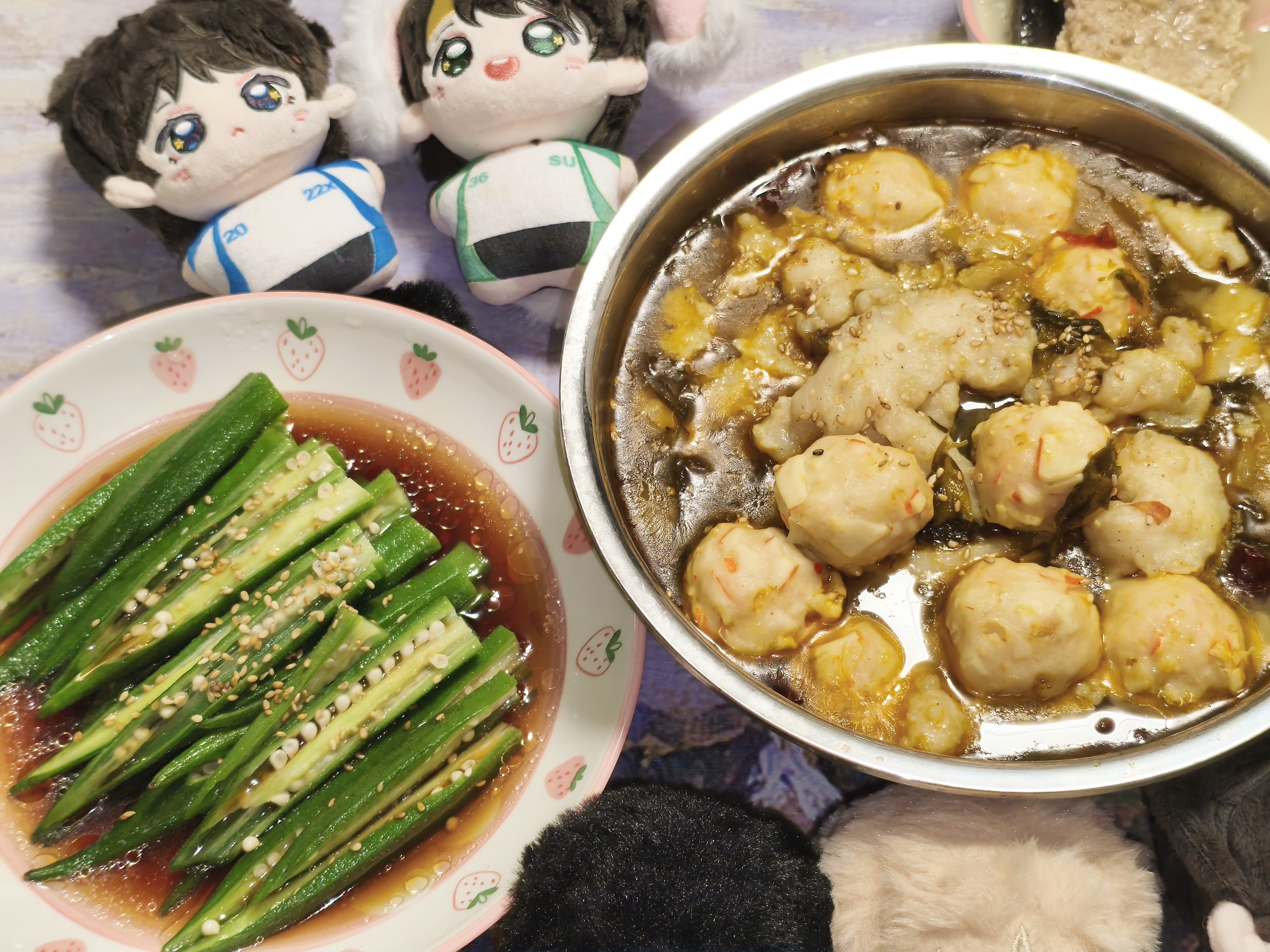 朋友来家做客！依旧小笛招牌龙虾球酸菜鱼！还有皮蛋肉饼汤首秀！白灼秋葵！八人餐！