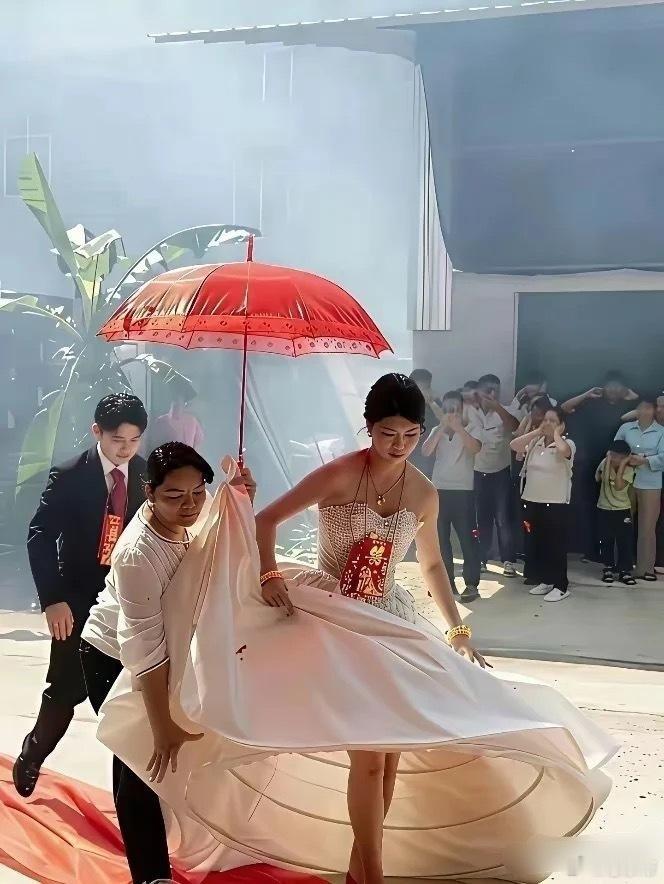 这新娘子穿的也太随便了吧 