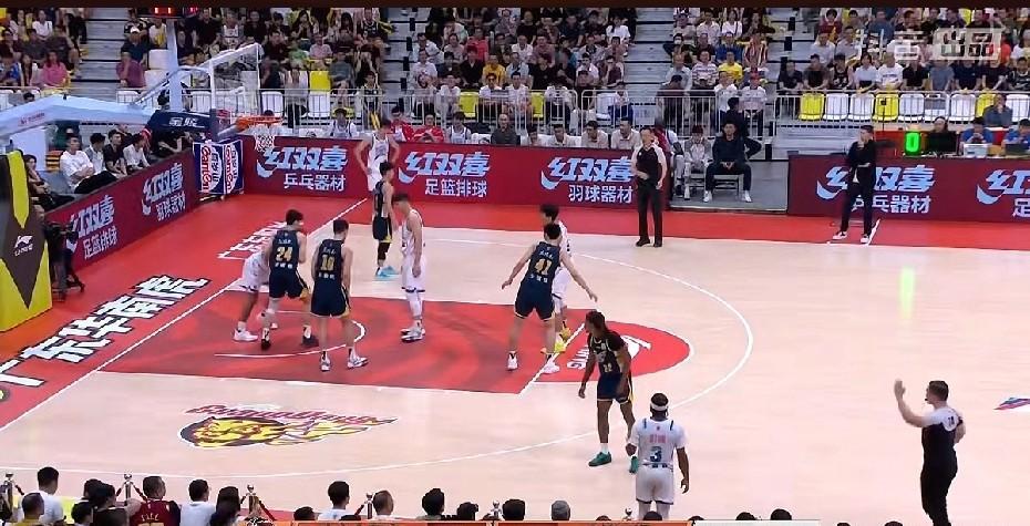 CBA赛场今天爆出大冷，宁波队在与广东队的对决中第一节就取得大比分领先，这让不少