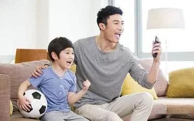养儿子的九大好处：

1、他出生那一刻，你心里乐开了花。

2、他小时候调皮捣蛋