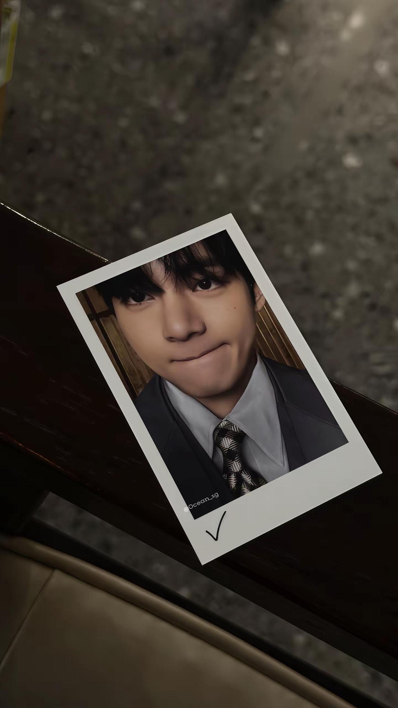 世界上怎么能有这么可爱的小卡。金泰亨 taehyung