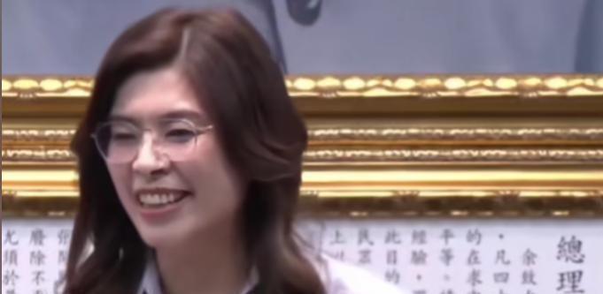 一句"只要叫张凌赫来台湾就好了"，从台湾年轻人追剧时的随口吐槽，一路发酵成两岸文