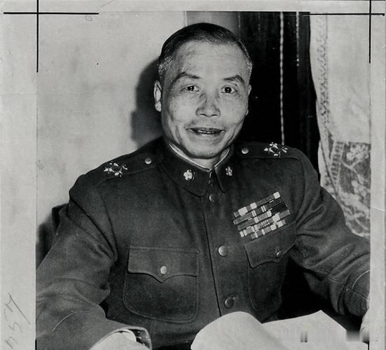 巅峰时期的戴笠敢不敢招惹李宗仁？

别说巅峰时期的戴笠就是疯癫的戴笠也不敢招惹广