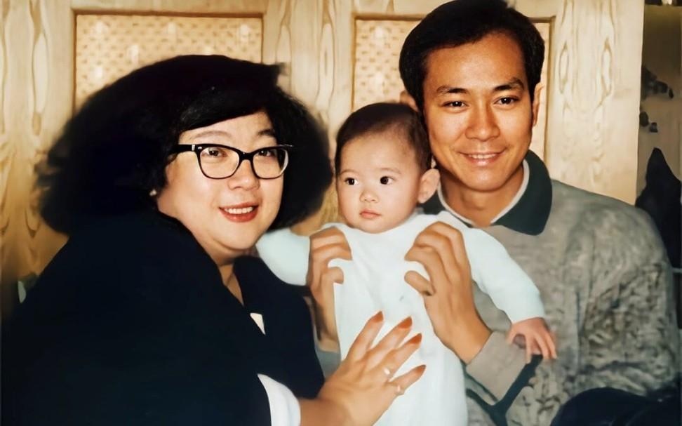 2008年，沈殿霞在奄奄一息之际突然清醒过来，女儿郑欣宜紧张地问她还有什么事情要