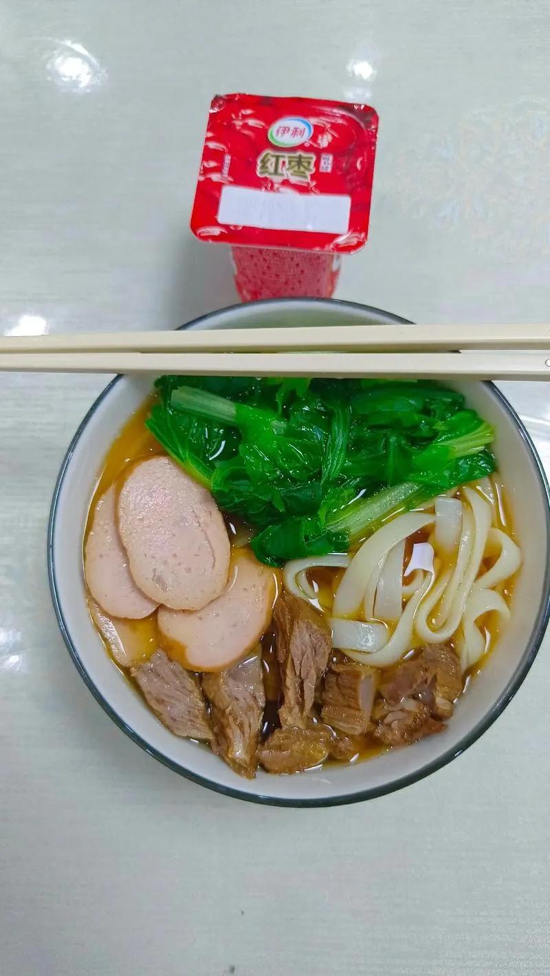 我家的早餐基本以在家制作为主。这不仅能够根据家人的口味和营养需求来精心搭配食材，