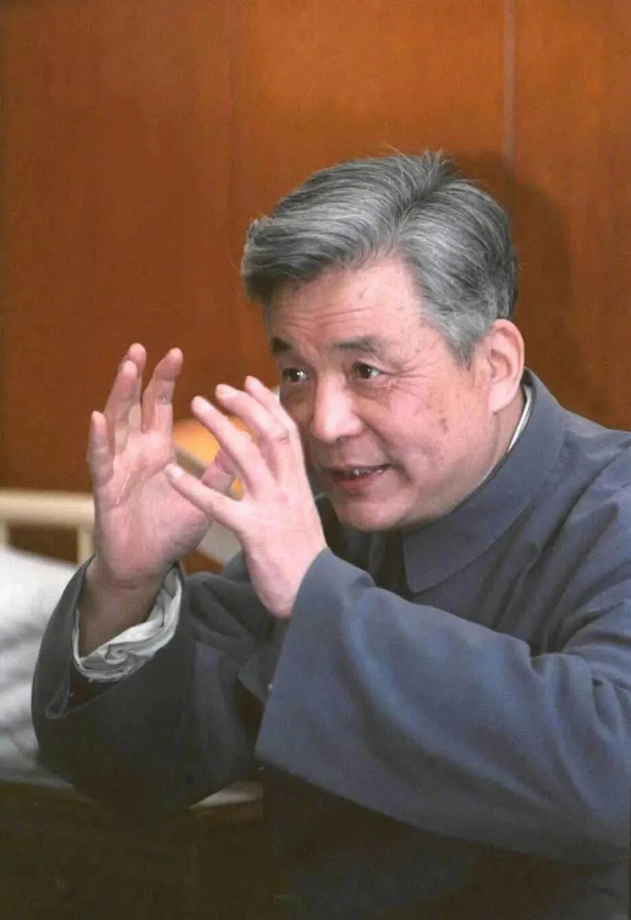 40年前的今天，“两弹一星”元勋邓稼先因病逝世。他是中国第一颗原子弹和氢弹的理论