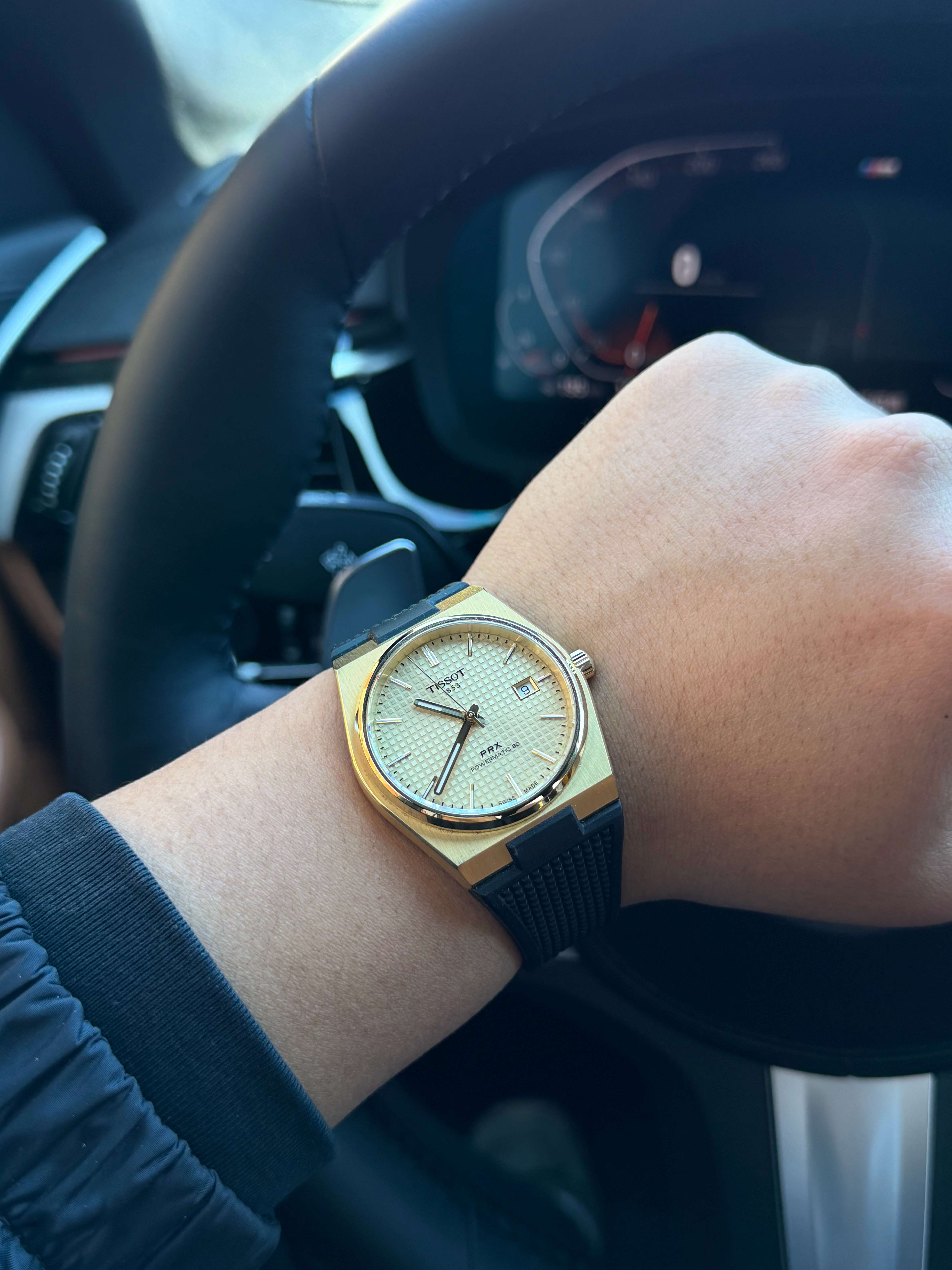 给PRX配了个黑表带不戴手上的时候挺好看的