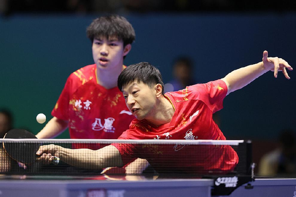 马龙/黄友政首局11-5许昕/周恺，局分1-0领先
