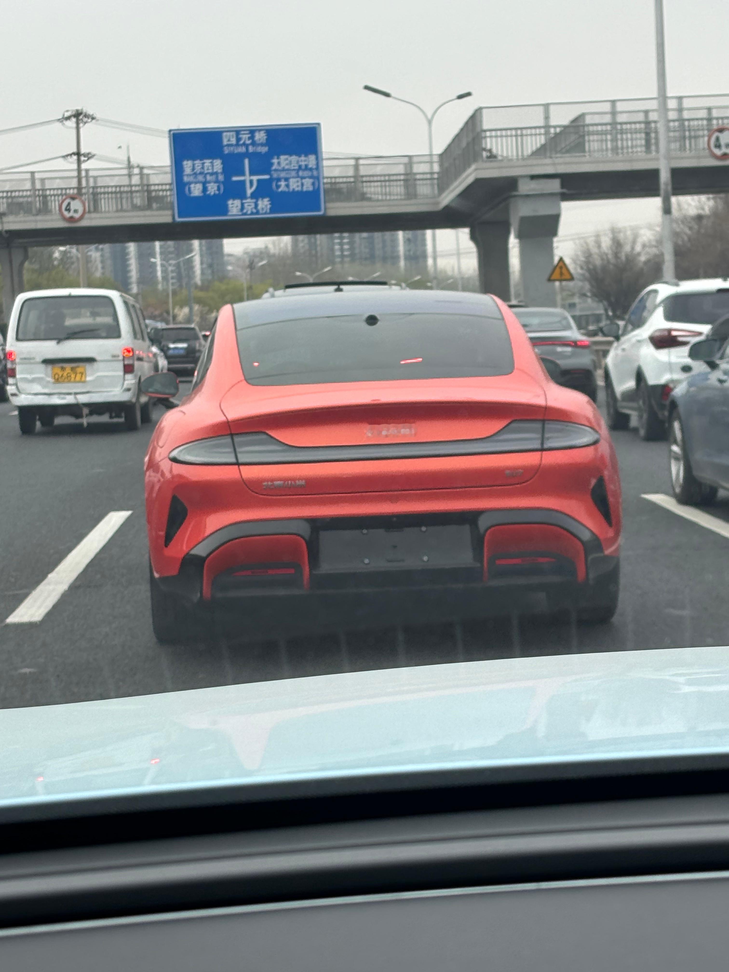 路上看到一辆 ​​​