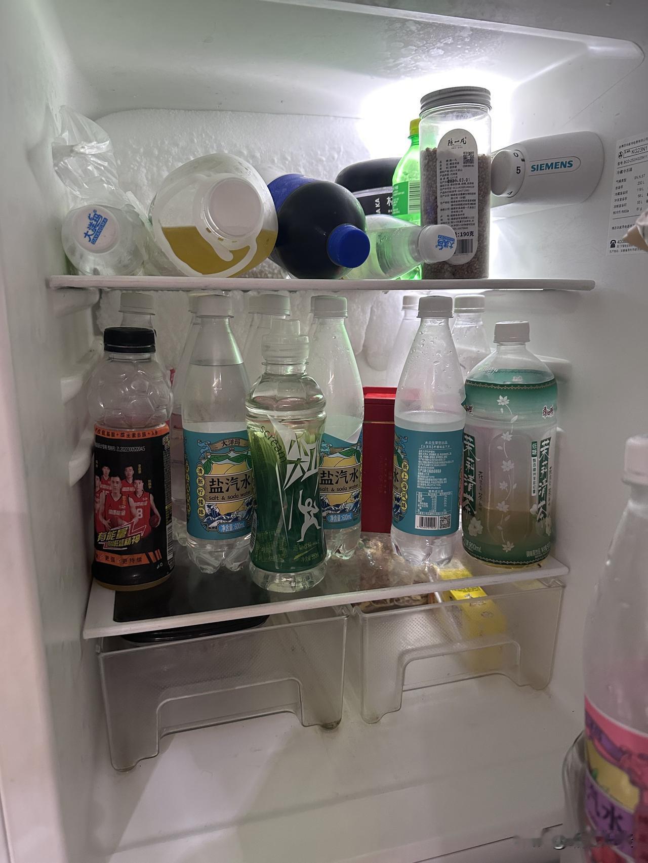 看来自己真的年纪大了，一到夏天公司冰箱里面各种饮料，同事们还非要冰得凉透透的才喝