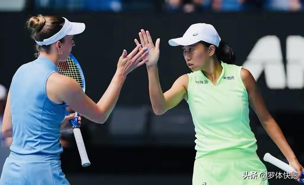 今天凌晨的WTA1000迈阿密站女双首轮比赛，37岁的中国金花张帅与梅尔滕斯的澳
