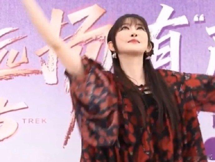 萨顶顶 团播舞鼻祖来了声鸣远扬直播《声鸣远扬》探班直播甜度与氛围感双在线！萨顶顶