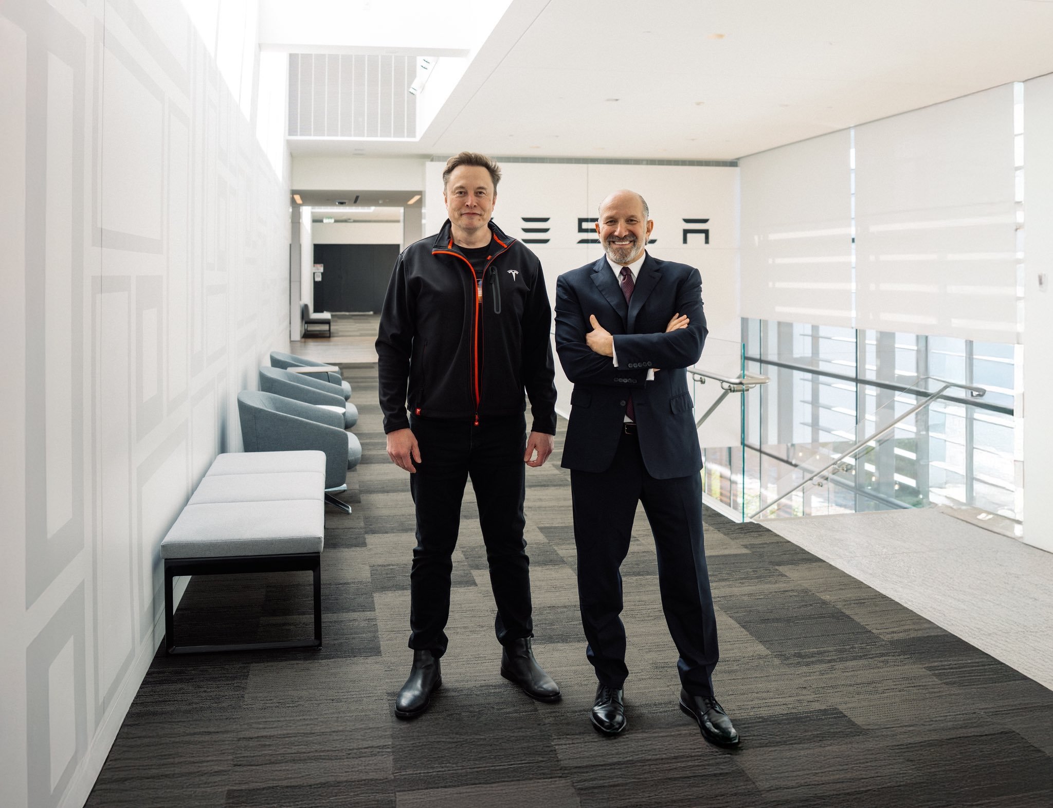 美国商务部长Howard Lutnick晒出马斯克合照 