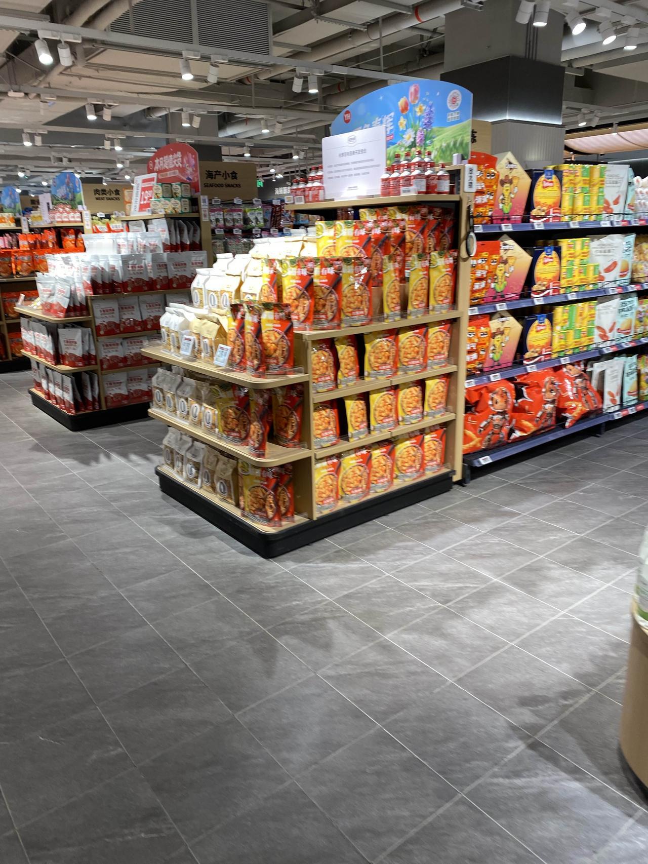 今天是清明节假期的最后一天，我到永辉超市转了一圈。

里面的商品摆放都整整齐齐的