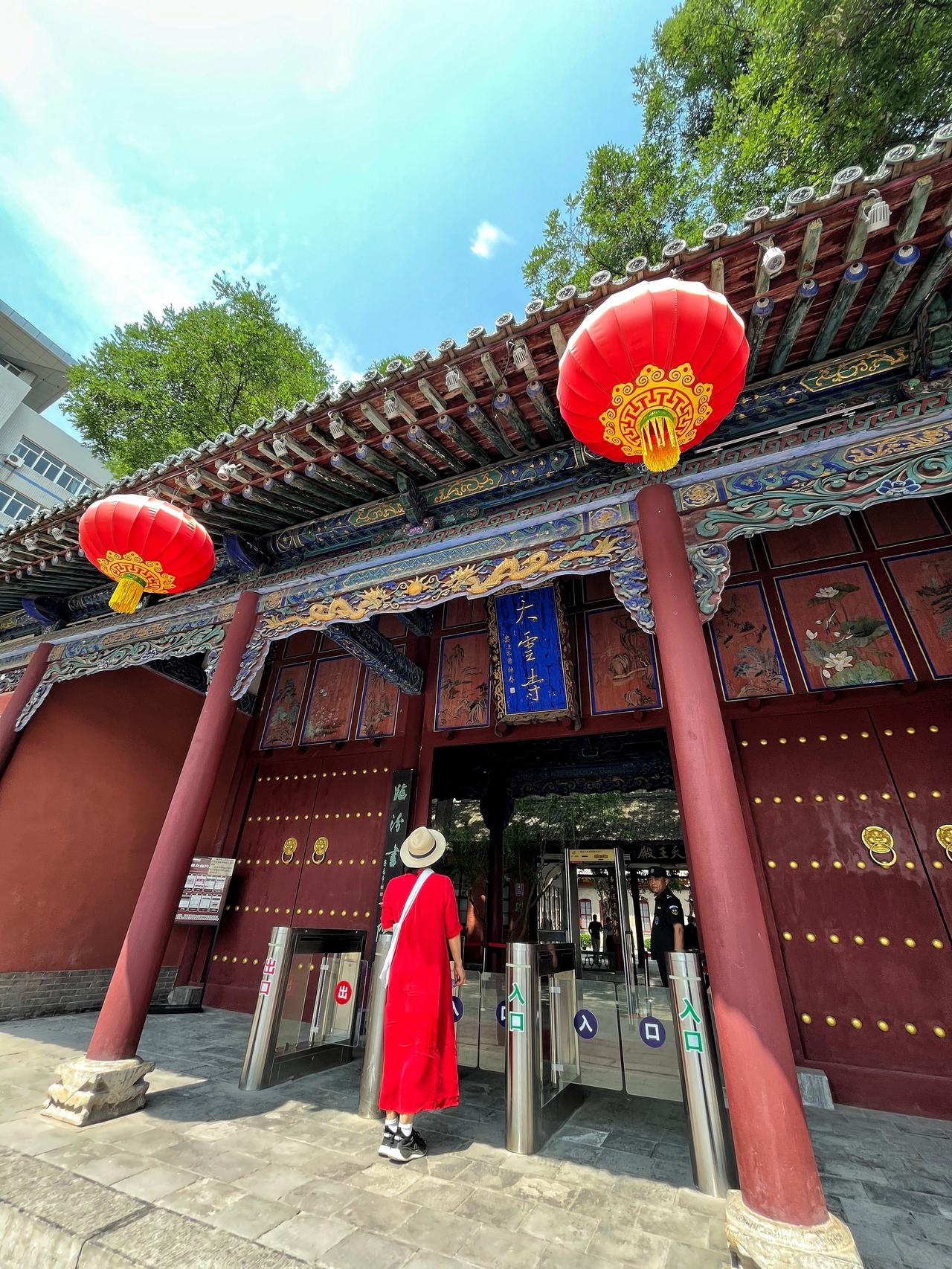 山西临汾铁佛寺——清代金顶琉璃宝塔
建于清康熙年间，通高30-39.5米，一至五
