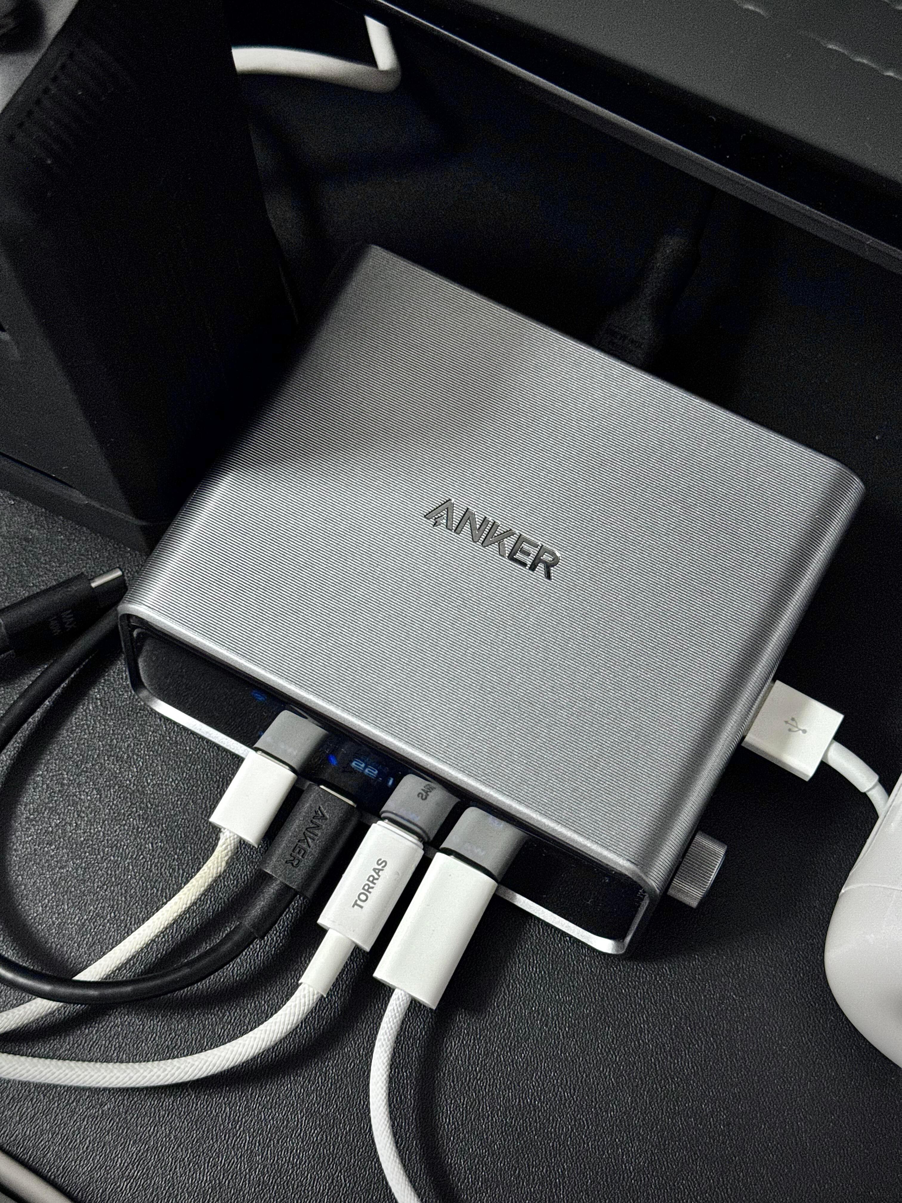 Anker 250W 充电站⚡Anker Prime 250W 智能桌充配备了4