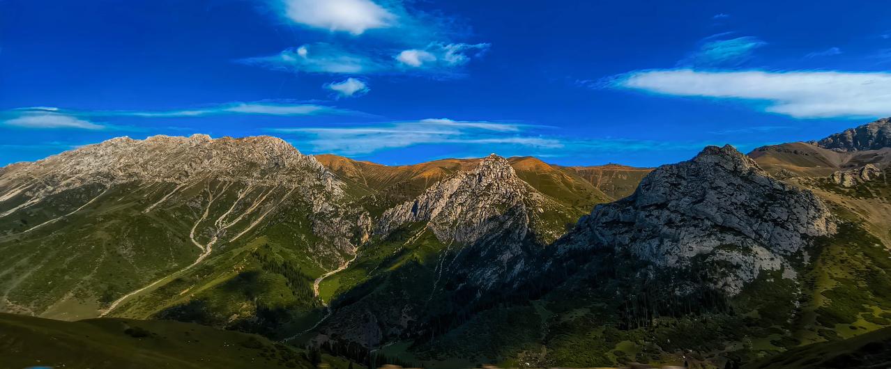 壮丽山川，云海翻腾，自然之美尽收眼底！🌄🏔️