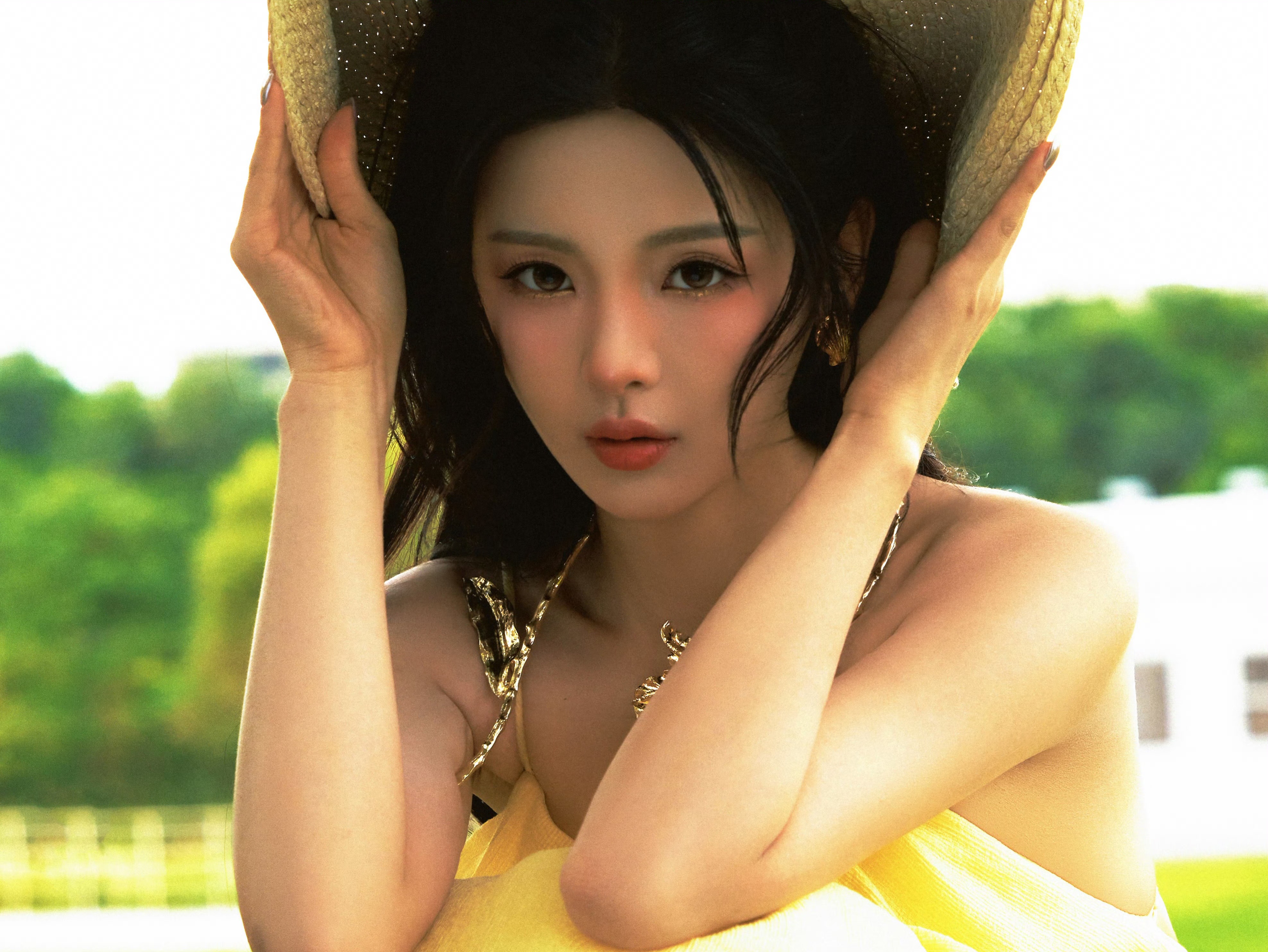 杨超越[超话]工作室这组真的太神啦！好美好有氛围感[哇][哇][哇] ​​​