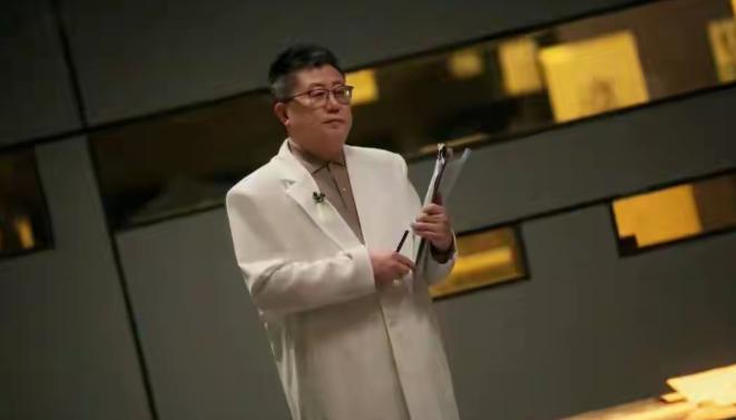 法医读博那几年，最离谱的不是要跟尸体打交道，而是一个博士生得靠摆地摊称重挣饭钱，