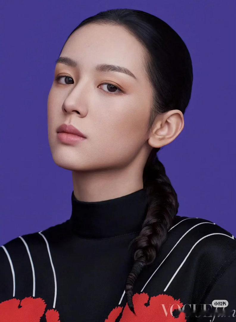 张婧仪周也谁更适合这种大光明发型？ 
