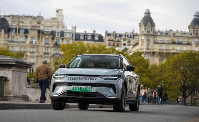 唐僧取经也就跑到印度，咱们零跑这波操作直接西游到了欧洲。最近看到一群挂着浙江牌照