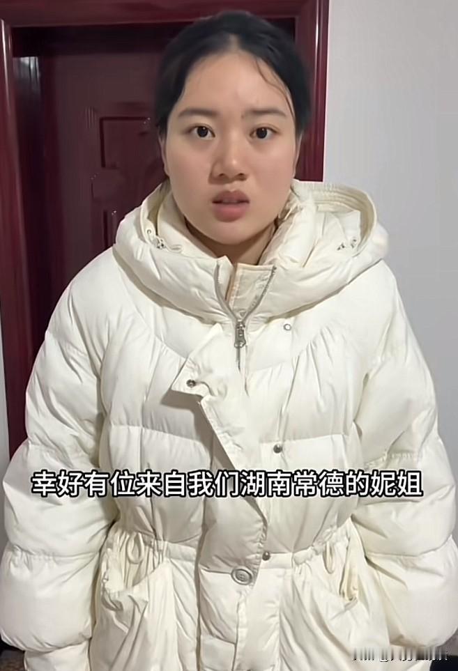 大反转！
湖南灿灿视频表示18号杀猪宴照常举行。
是一位来自湖南常德的“妮姐”帮