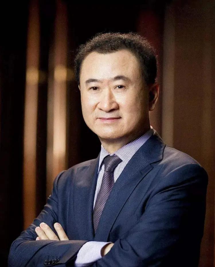 我一直想不明白，
王健林王老爷子是当过兵的
还干过政府办公室主任，怎么会

落到